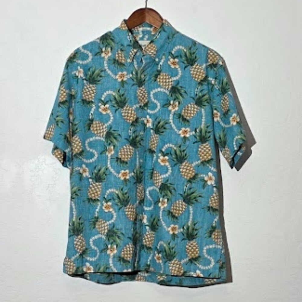 Reyn Spooner Men's Short Sleeve Button-Down Shirt in size Medium